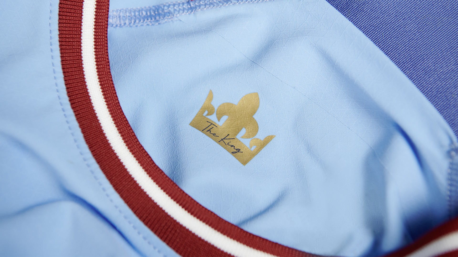 Manchester City homenageia ídolo Colin Bell em novo uniforme (Foto: Divulgação/Puma)