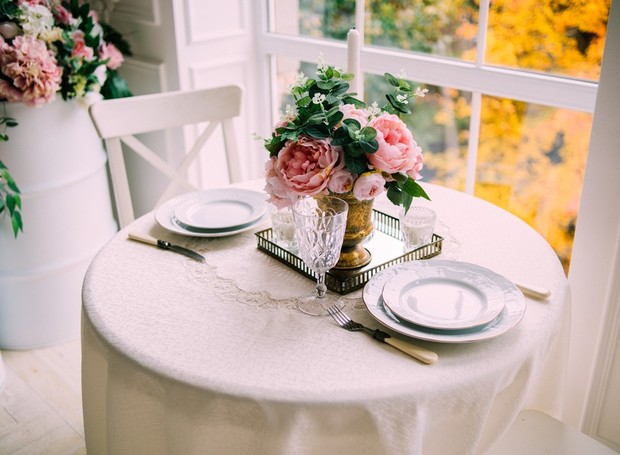 Toalhas de mesa podem personalizar a decoração da cozinha (Foto: Unsplash (Євгенія Височинa) / Reprodução)