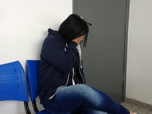 Jovem foi presa com fuzil, munições e explosivos em rodovia de SP (Foto: Divulgação/Polícia Rodoviária Federal) Jovem foi presa com fuzil, munições e explosivos em rodovia de SP (Foto: Divulgação/Polícia Rodoviária Federal)