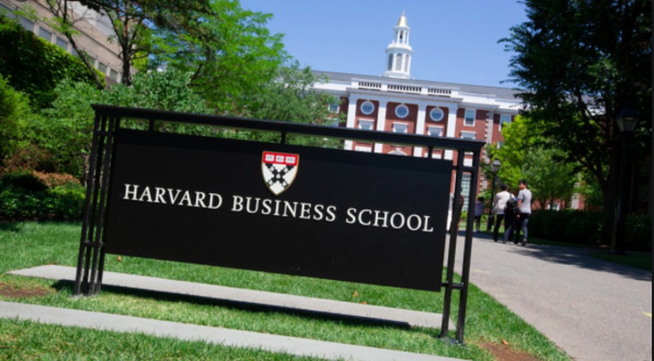 A escola de negócios de Harvard é a segunda melhor avaliada nos EUA