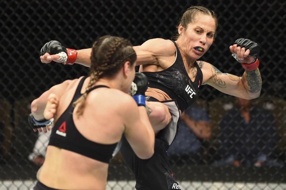 Liz Carmouche estraga estreia de Jennifer Maia e vence por pontos no UFC Boise