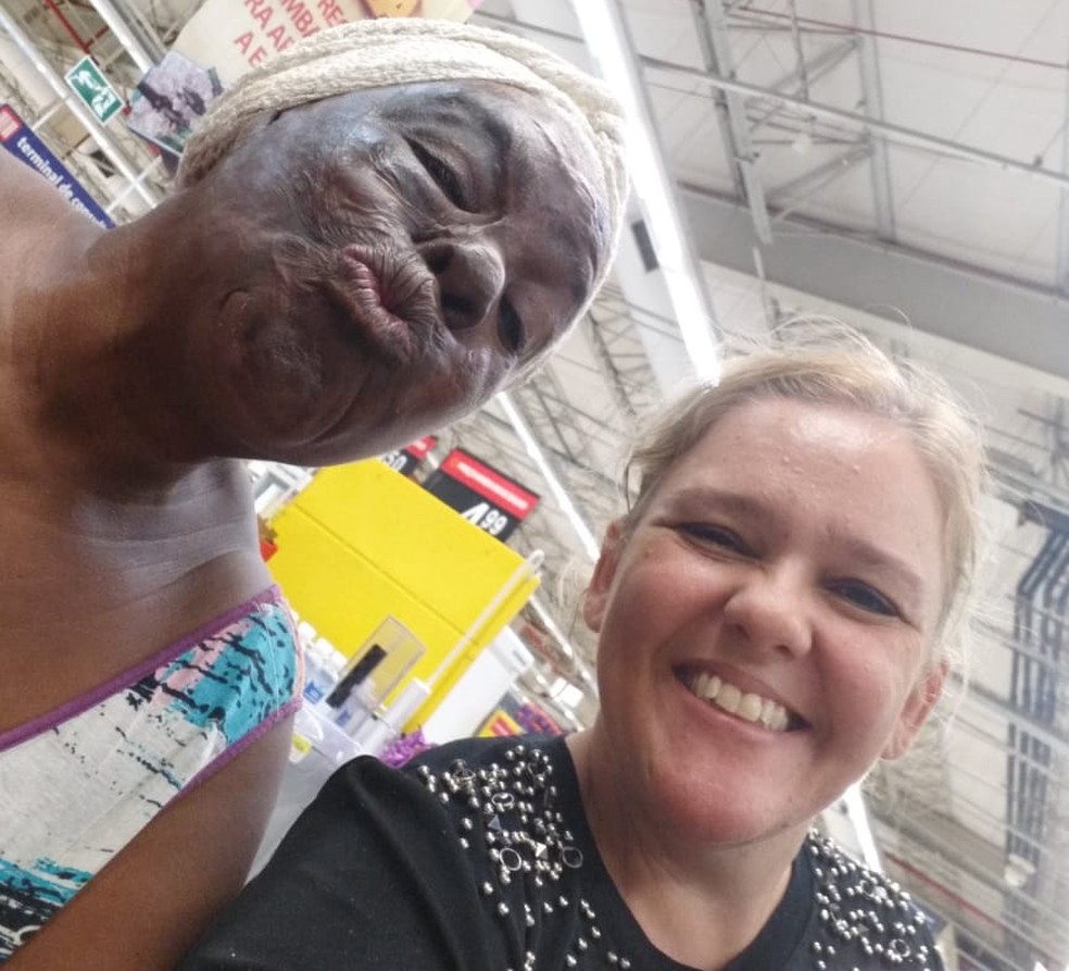 'Tia Isa' e Audrey, ex-aluna da escola Marechal Mallet, de Campinas — Foto: Arquivo pessoal