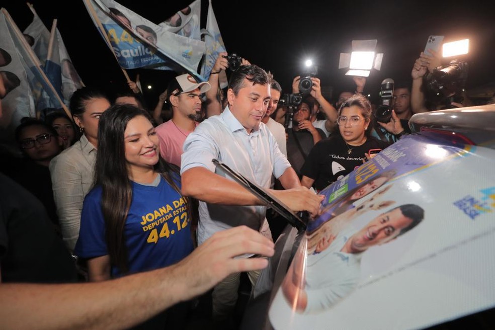 Wilson Lima participou de 'adesivaço' nas primeiras horas desta terça (16). — Foto: Divulgação. 