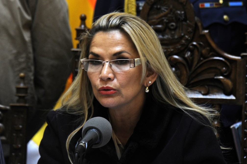 Presidente interina da Bolívia, Jeanine Áñez, concede entrevista coletiva em La Paz neste sábado (23) — Foto: Jorge Bernal/AFP