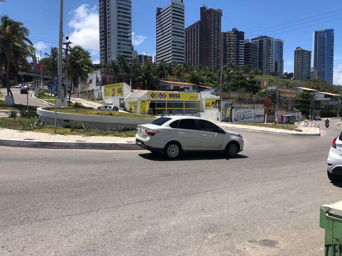 Trânsito na Avenida Café Filho volta