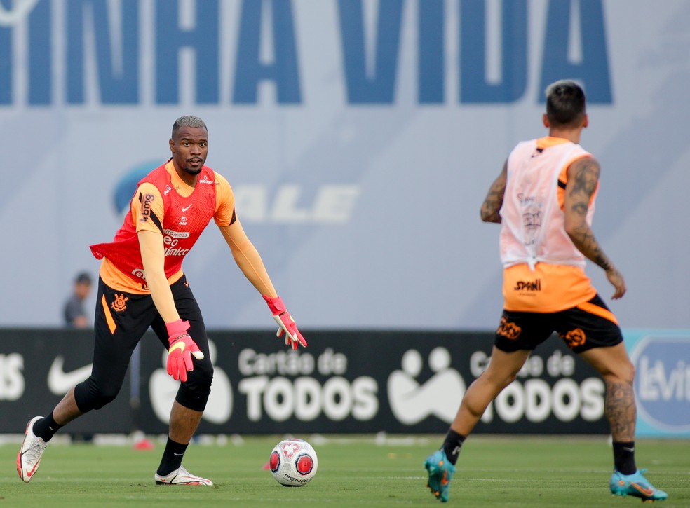 Carlos Miguel, goleiro do Corinthians, em treinamento — Foto: Rodrigo Coca/Ag. Corinthians