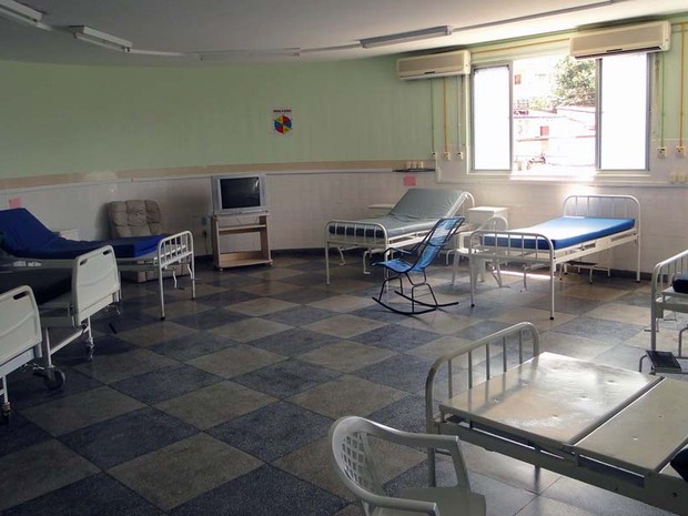 Enfermarias do Hospital dos Pescadores estão vazias (Foto: Ricardo Araújo/G1)