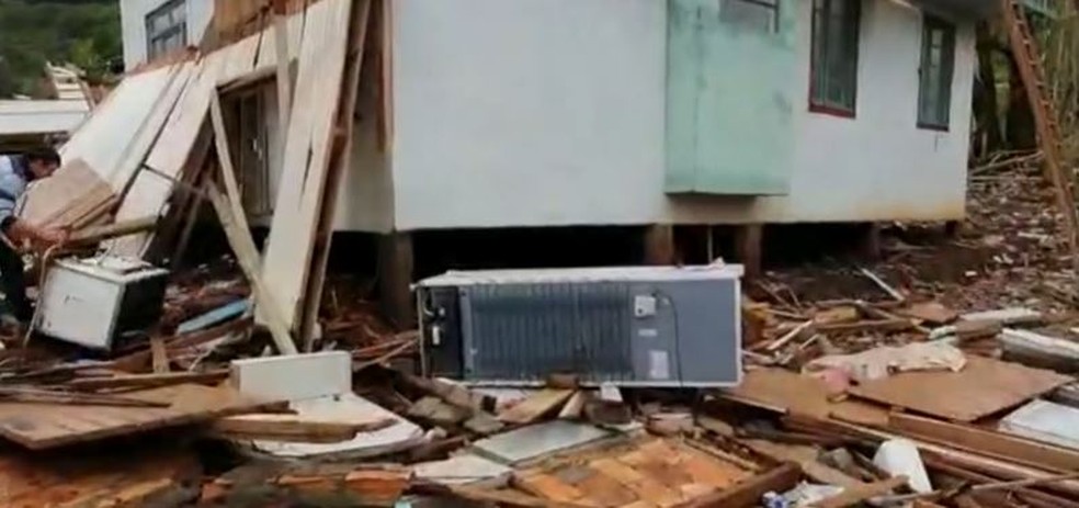 Casas destruídas em Água Doce após tornado — Foto: Reprodução/ NSC TV