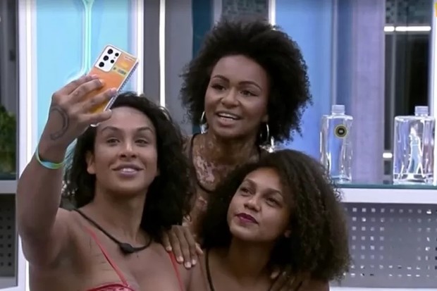 Linn da Quebrada, Natália Deodato e Jessilane Alves foram apelidadas de As Comadres pelo público do BBB22 (Foto: TV Globo)