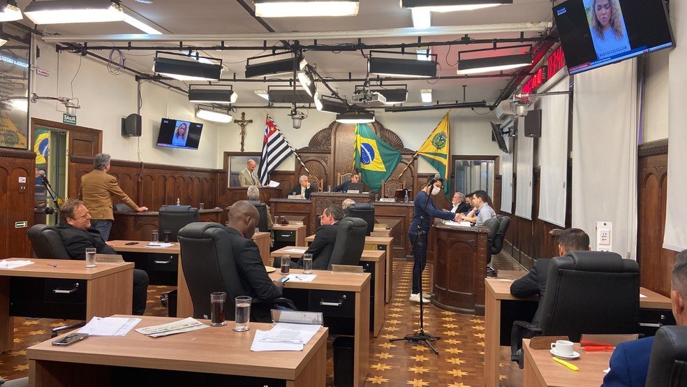 Câmara de Bauru aprova aumento do salário para prefeito, vice-prefeito, secretários e vereadores — Foto: Gabriela Milanezi/TV TEM
