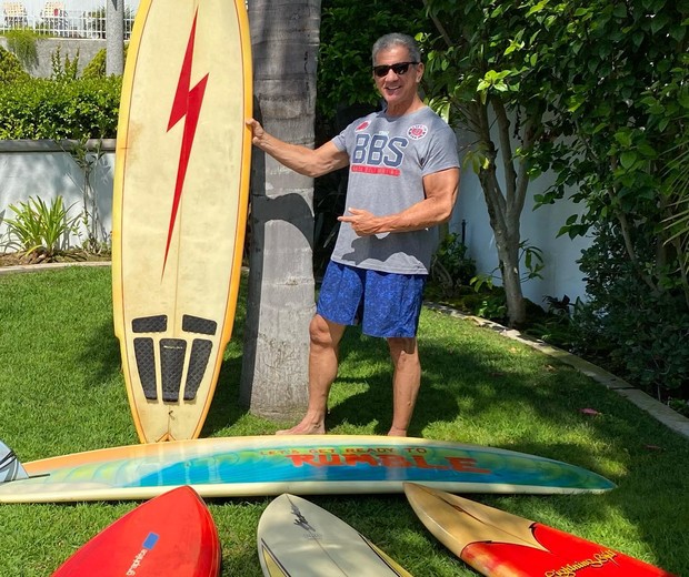 Bruce Buffer adora esportes e é fã de surfe (Foto: Reprodução / Instagram)