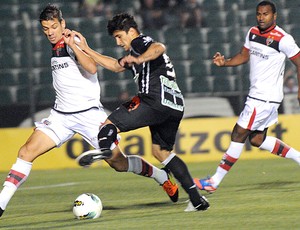 Atacante Aloisio desconversa sobre negociação com o São Paulo