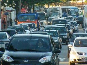 Motoristas enfrentam lentidão no trânsito em Campinas (Foto: Reprodução / EPTV)