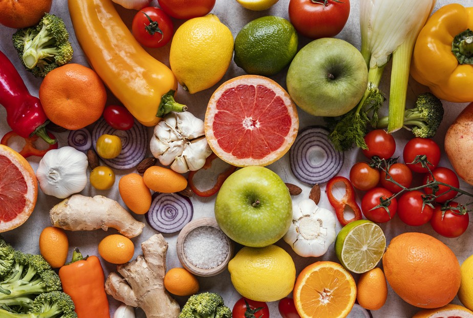 Especialistas sugerem que um prato saudável deve ser composto por alimentos coloridos.