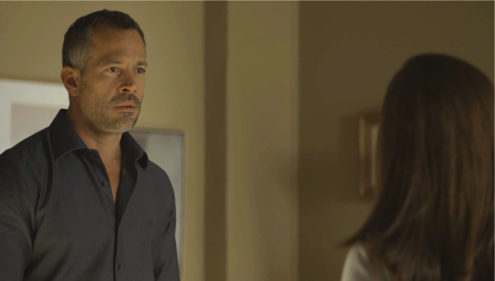 Em 'A Dona do Pedaço', Cássia (Mel Maia) confronta  Agno (Malvino Salvador), que conta a verdade: 'É verdade, filha. Eu sou gay' — Foto: TV Globo