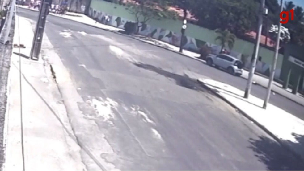 Criança de cinco anos foi atropelada por motorista de app na frente de escola em Fortaleza. — Foto: Reprodução