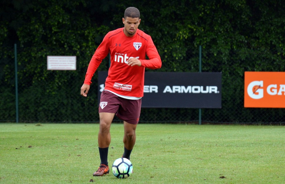 Rony é da base e treinou com os profissionais do São Paulo em 2017 (Foto: Erico Leonan / site oficial do SPFC)
