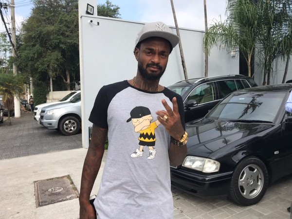 Renê Júnior aguarda resoluções jurídicas para assinar com o Corinthians