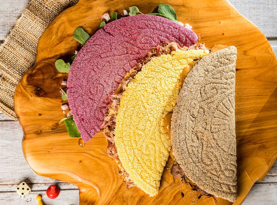 Receitas de tapiocas com massas coloridas são ótimas para estimular a presença das crianças na cozinha
