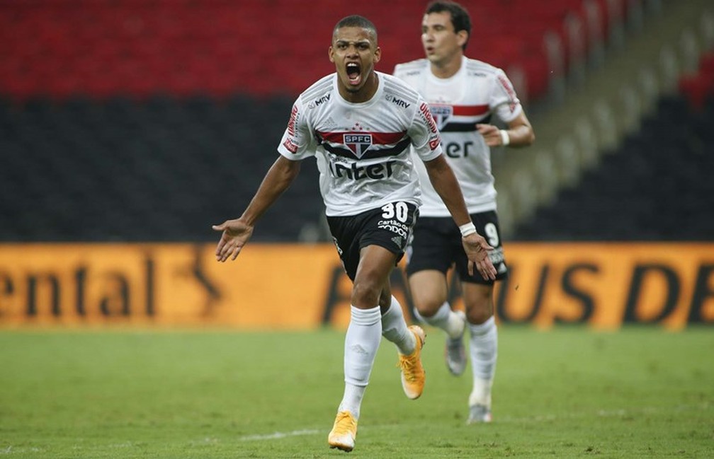 Brenner comemora gol do São Paulo — Foto: Miguel Schincariol / saopaulofc.net