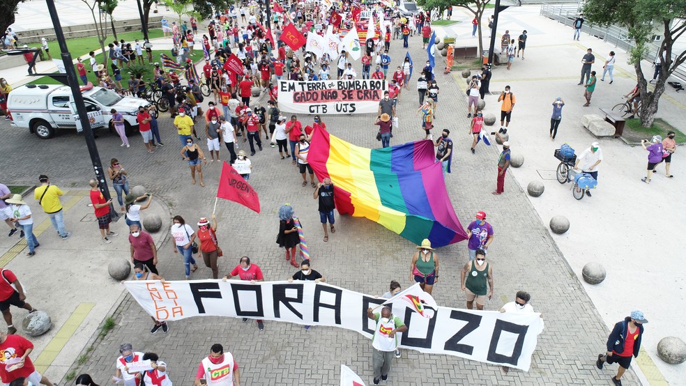 Manifestantes fazem ato contra Bolsonaro e a favor da vacina em São Luís — Foto: César Hipólito/TV Mirante