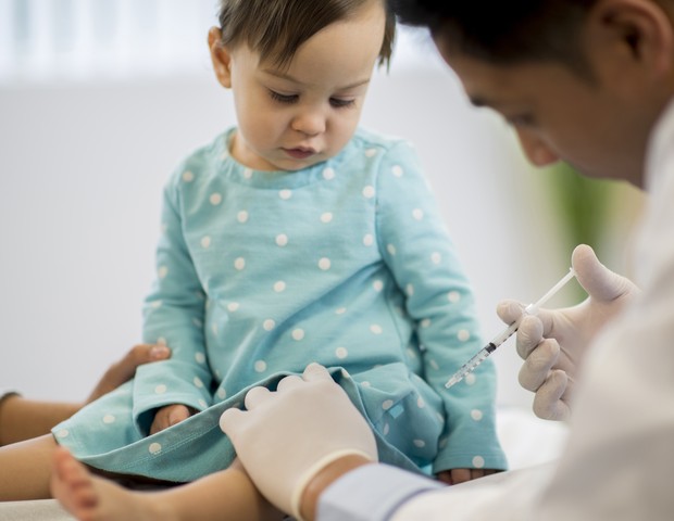 Criança sendo vacinada  (Foto: Getty Images)