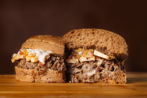 A Tico's Burger pertence a Tiago Stabile. O empreendedor entrou em contato com chefs do mundo todo para criar os pratos servidos na hamburgueria, que já fatura R$ 10 milhões.
