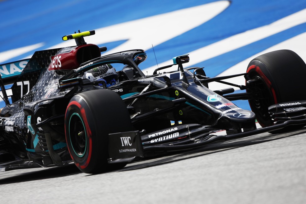 Valtteri Bottas acelera Mercedes no treino de classificação na Áustria — Foto: Divulgação