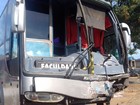 Casal e quatro filhos morrem em batida com ônibus na Bahia, diz PRF