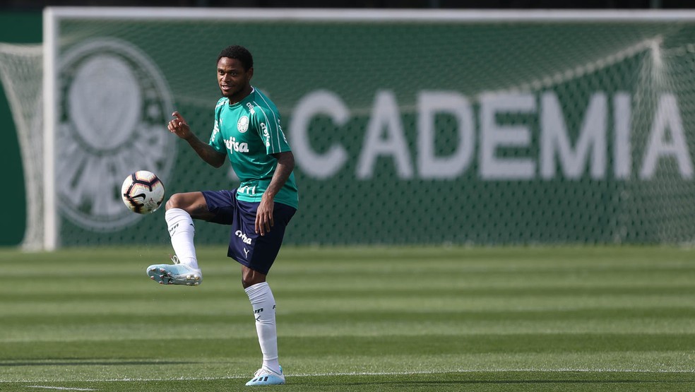 Luiz Adriano na Academia de Futebol — Foto: Cesar Greco / Ag Palmeiras