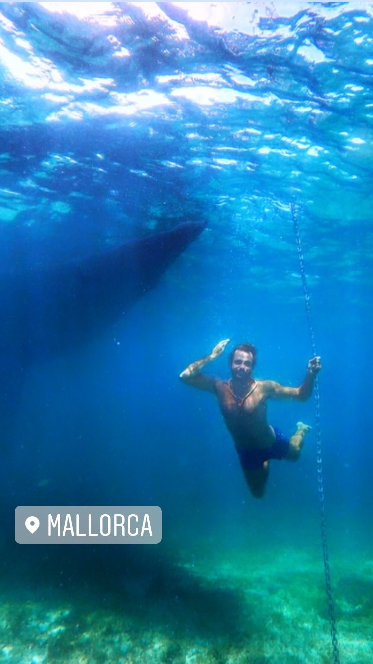 Max Fercondini mergulha no mar de Maiorca (Foto: Reprodução/Instagram)