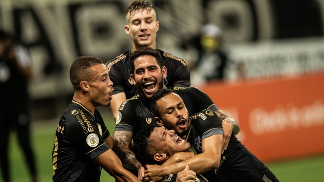 Jogadores do Ceará comemoram gol diante do Corinthians