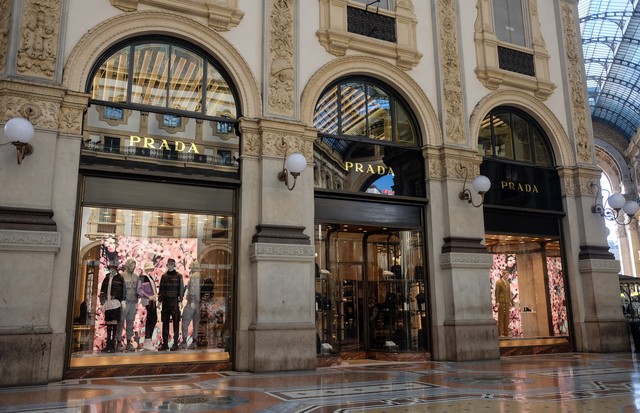 Prada shop is seen in Galleria Vittorio Emanuele Milan, Italy, on march 04 2020 (Photo by Mairo Cinquetti/NurPhoto via Getty Images) (Foto: NurPhoto via Getty Images)