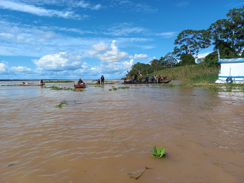 Buscas por adolescentes que sumiram após naufrágio no rio Solimões, no Amazonas - — Foto: Corpo de Bombeiros do Amazonas