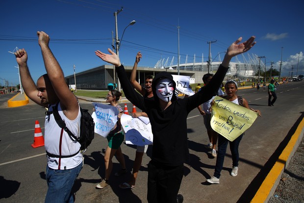 Manifestantes participaram de protesto nos arredores do Castelão (Foto: Getty Images)