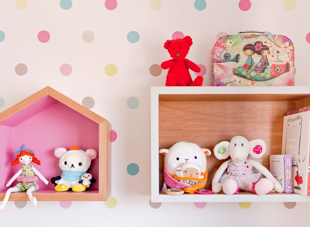 quarto-de-crianca-menina-rosa-colorido-caixas-pelucias (Foto: Mariana Lima/Divulgação)