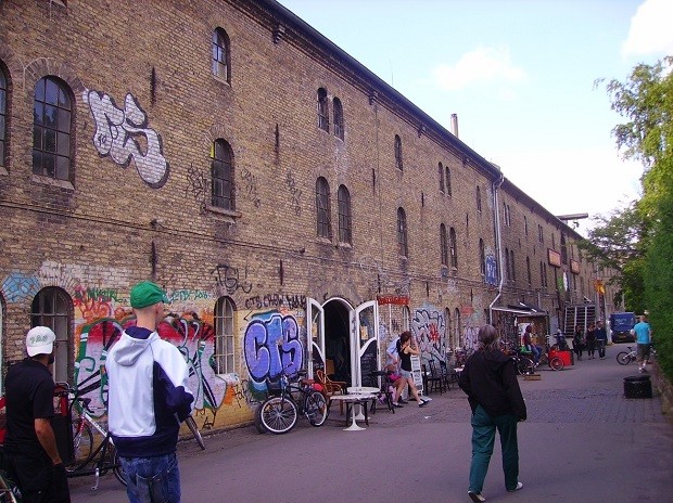 Christiania, em Copenhague: ocupação abrange diversos quarteirões e existe desde 1971. Imagem: Wikimedia Commons