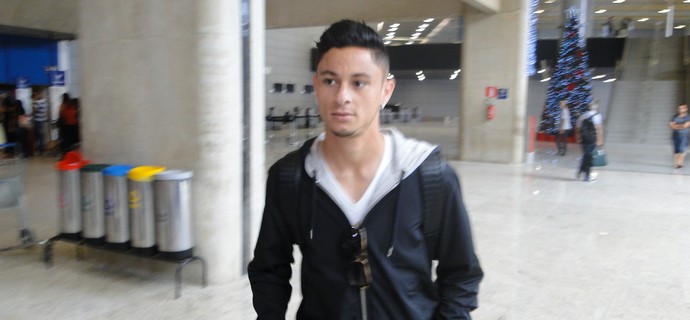 Em silêncio, Diogo Barbosa chega em BH para assinar com o Cruzeiro