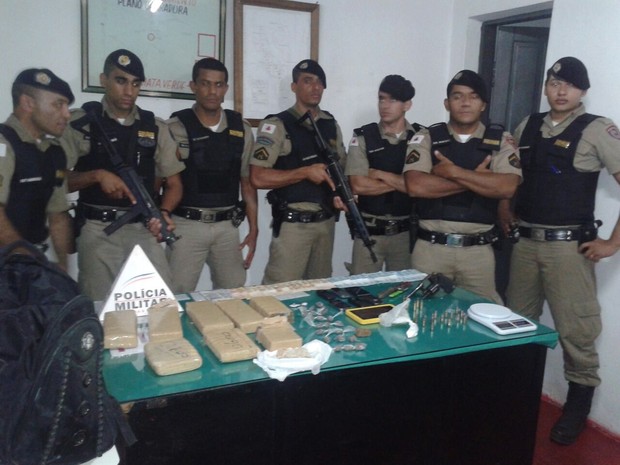 Policiais militares de Mata Verde e Almenara efetuaram a prisão e apreensão dos suspeitos. (Foto: Divulgação/PM)