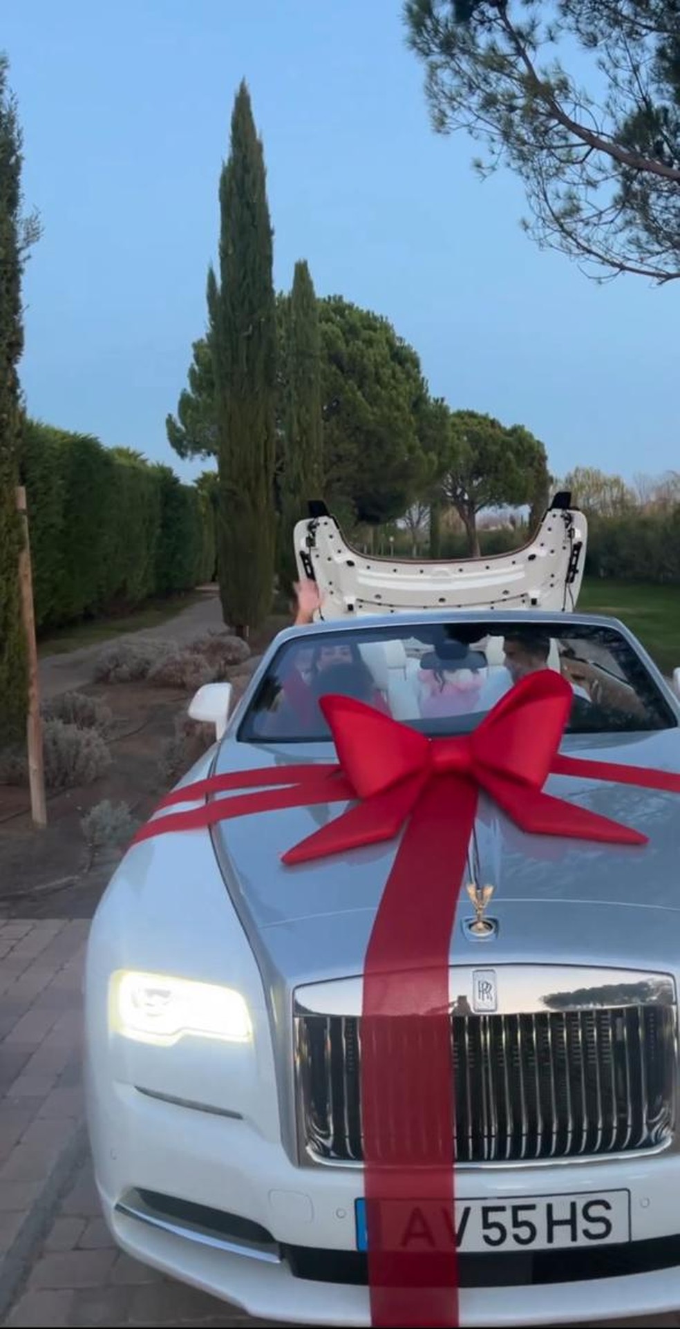 Rolls Royce que o jogador Cristiano Ronaldo ganhou de Georgina Rodríguez — Foto: Reprodução/Instagram
