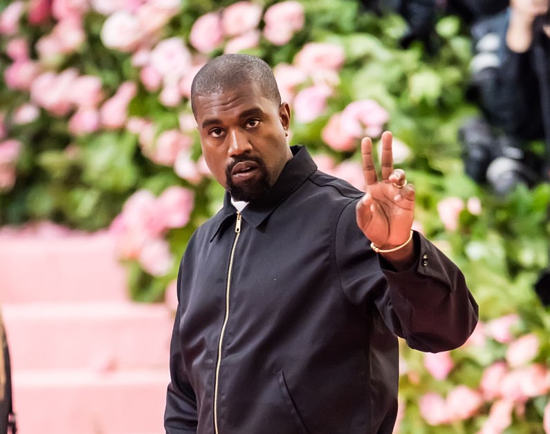 NEW YORK, NY - MAY 06:  Kanye West is seen arriving to the 2019 Met Gala Celebrating Camp: Notes on Fashion at The Metropolitan Museum of Art on May 6, 2019 in New York City.  (Photo by Gilbert Carrasquillo/GC Images) (Foto: GC Images)