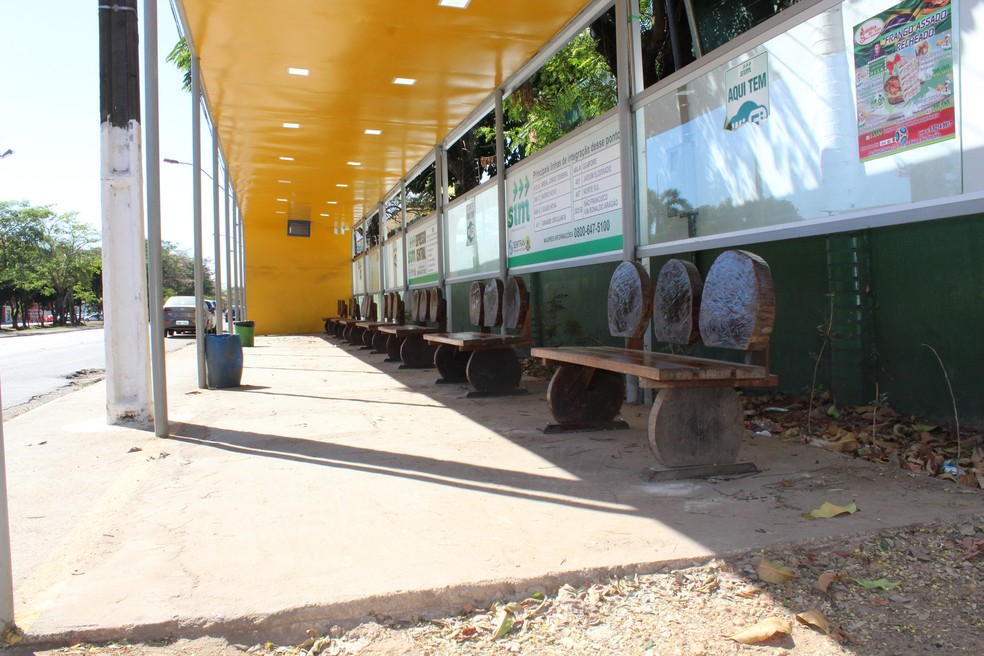 Pontos de ônibus seguem vazios em Porto Velho.   — Foto: Cássia Firmino/G1