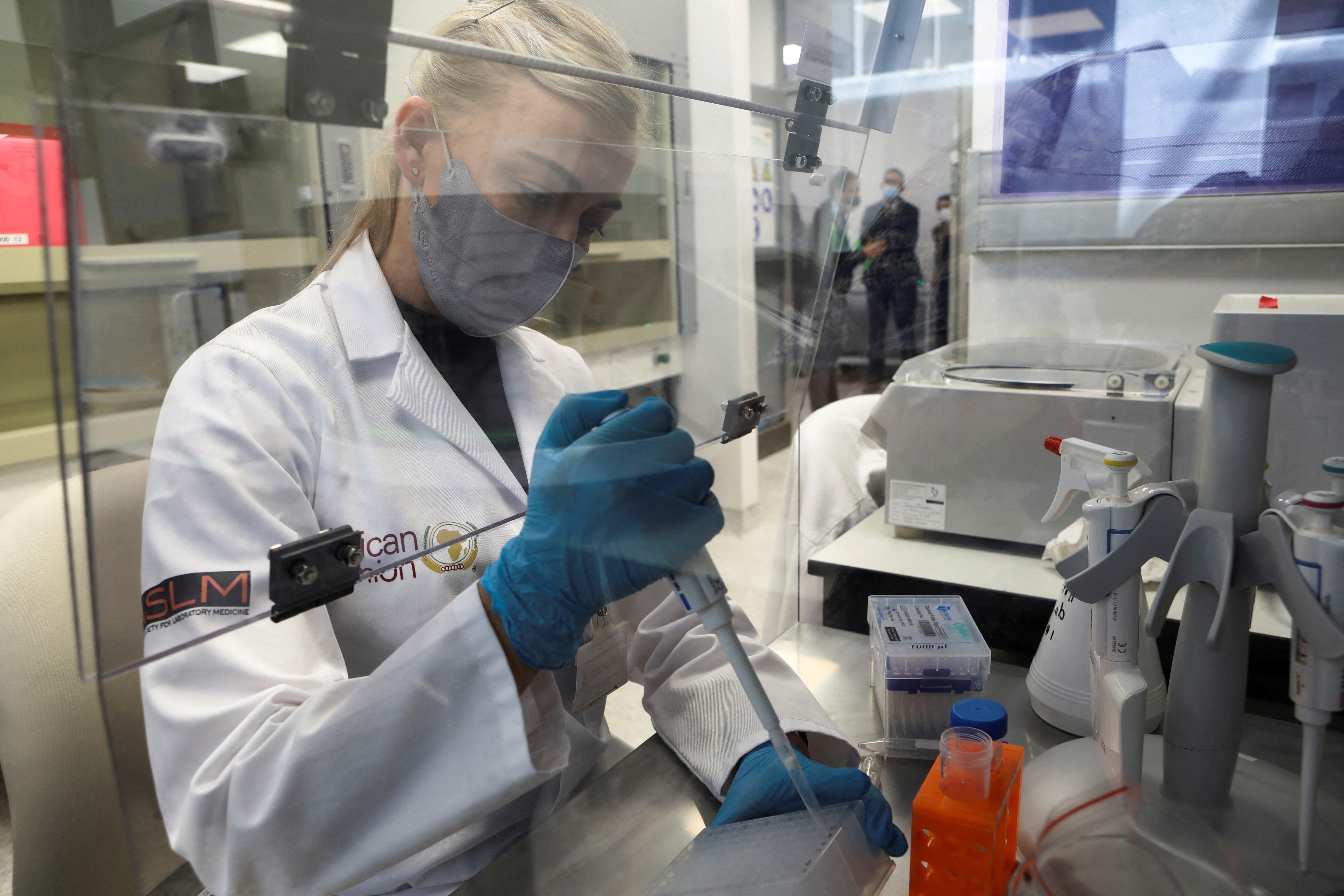 Novas sublinhagens da Ã´micron podem evitar imunidade de infecÃ§Ãµes passadas, diz estudo