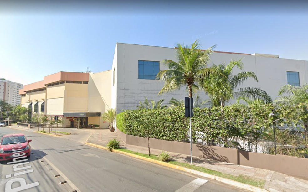 Shopping em Cuiabá onde fica o endereço declarado pela B2C Marketing à Receita — Foto: Google Maps