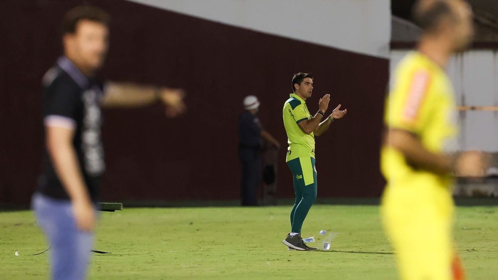 Abel elogia postura dos reservas do Palmeiras e fala sobre Murilo: 