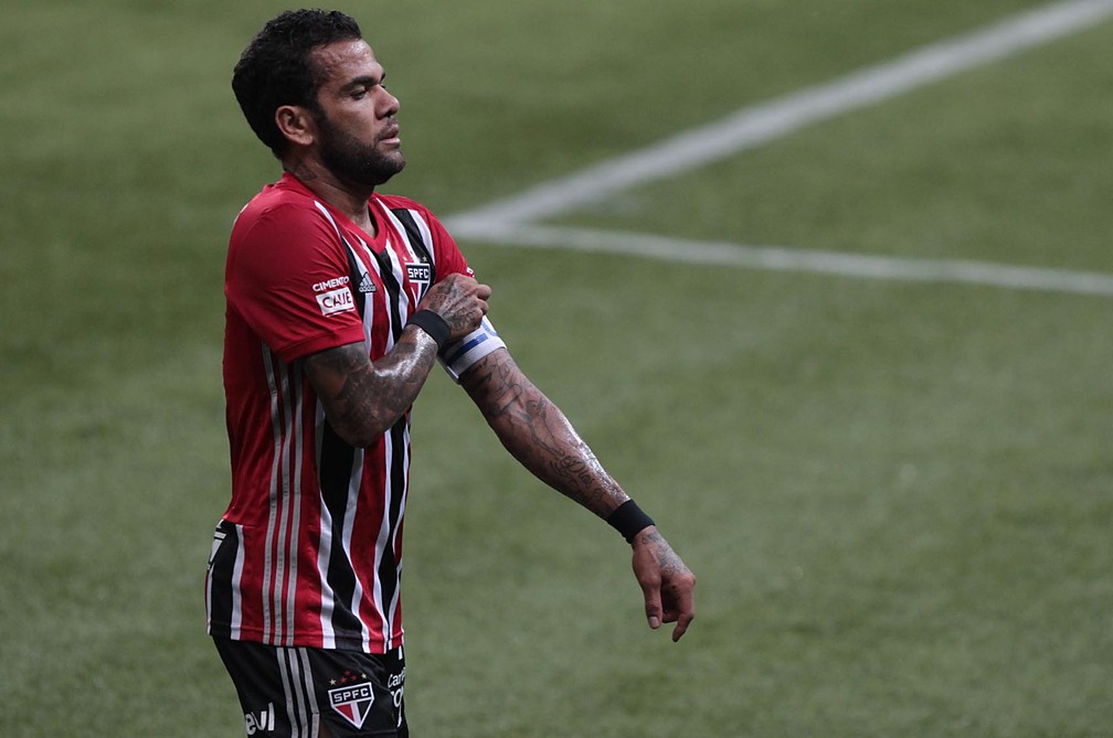 Daniel Alves vem sendo um dos destaques do São Paulo na temporada — Foto: Rubens Chiri / saopaulofc.net
