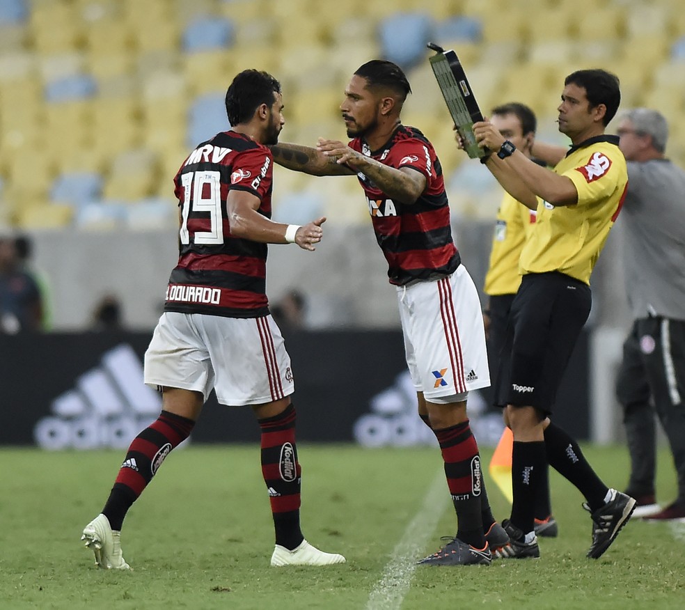 Momento em que Guerrero retornou aos gramados, aos 12 minutos do segundo tempo (Foto: AndrÃ© DurÃ£o)