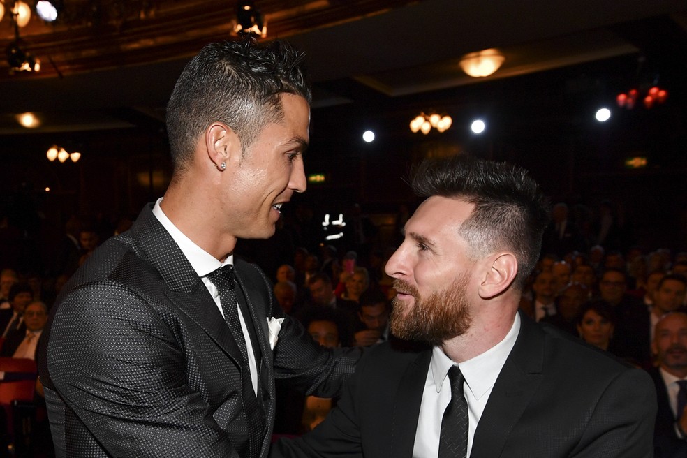 Cristiano Ronaldo e Messi são os maiores vencedores de bolas de ouro da Fifa — Foto: AFP