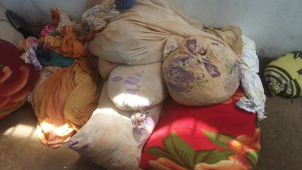 Terra era escondida em sacos improvisados no presídio de Cacoal, RO (Foto: Fabiano Cardoso/Reprodução)