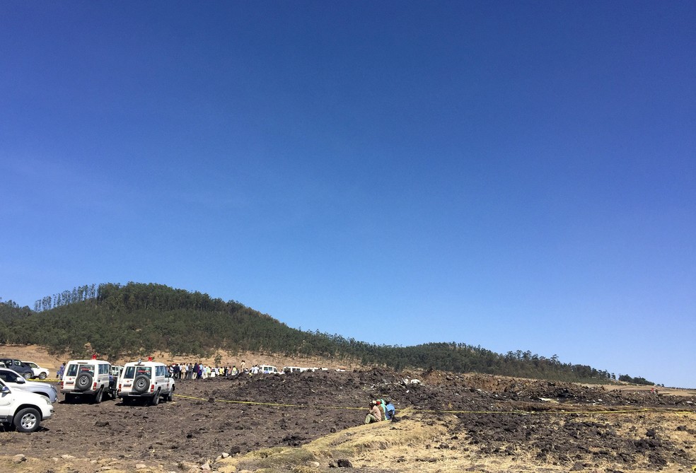 Local onde caiu avião na Etiópia ; acidente deixou 157 mortos, segundo a Ethiopian Airlines — Foto: Tiksa Negeri/Reuters